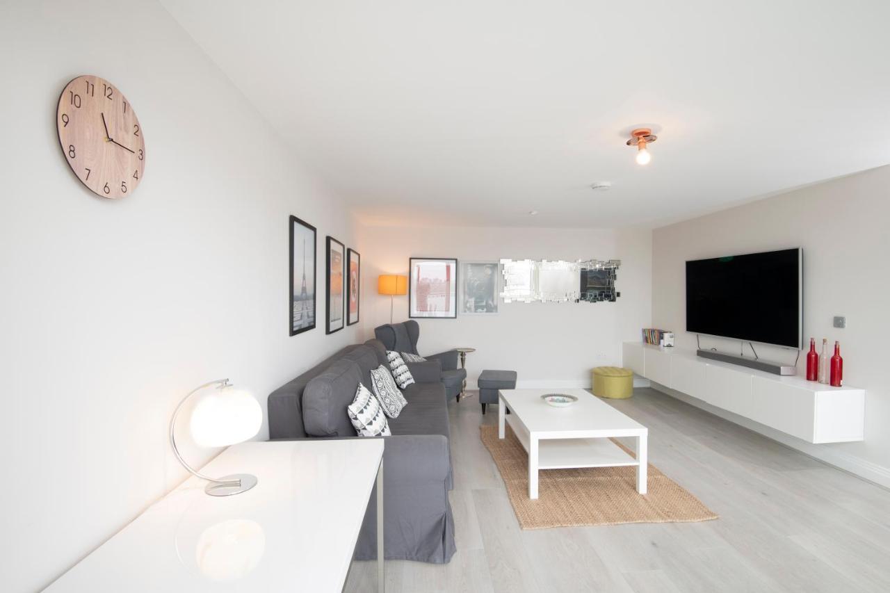 Spacious Apartment With Parking Space, Close To Heathrow, Elizabeth Line And Windsor Maidenhead Buitenkant foto