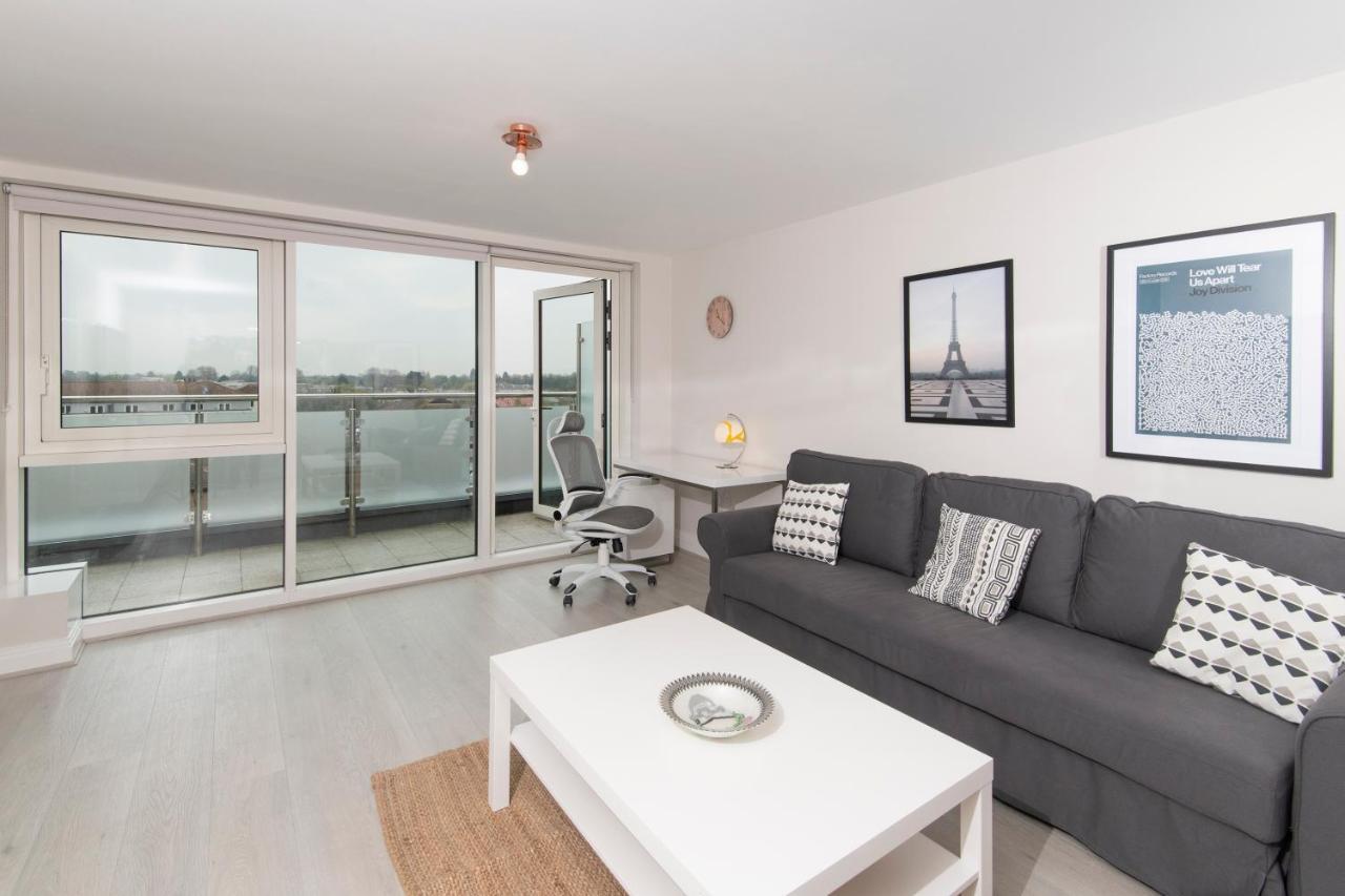 Spacious Apartment With Parking Space, Close To Heathrow, Elizabeth Line And Windsor Maidenhead Buitenkant foto