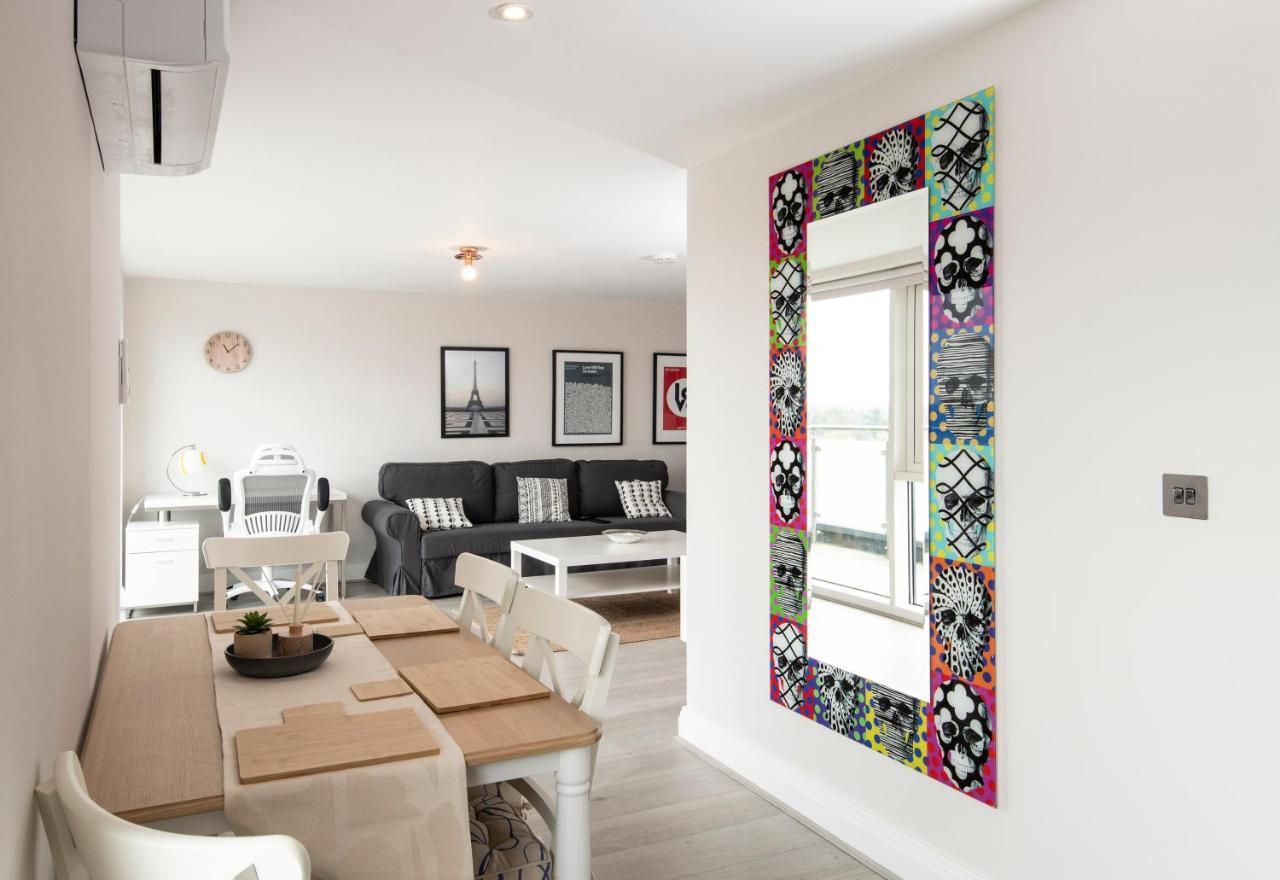 Spacious Apartment With Parking Space, Close To Heathrow, Elizabeth Line And Windsor Maidenhead Buitenkant foto